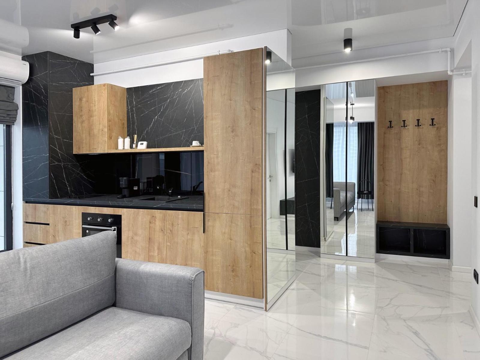 Koya Tower By The Lake Apartments Mamaia Exterior photo